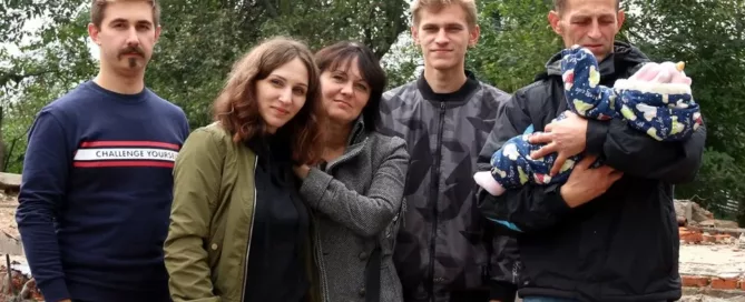 Ukrainian family supported by homers